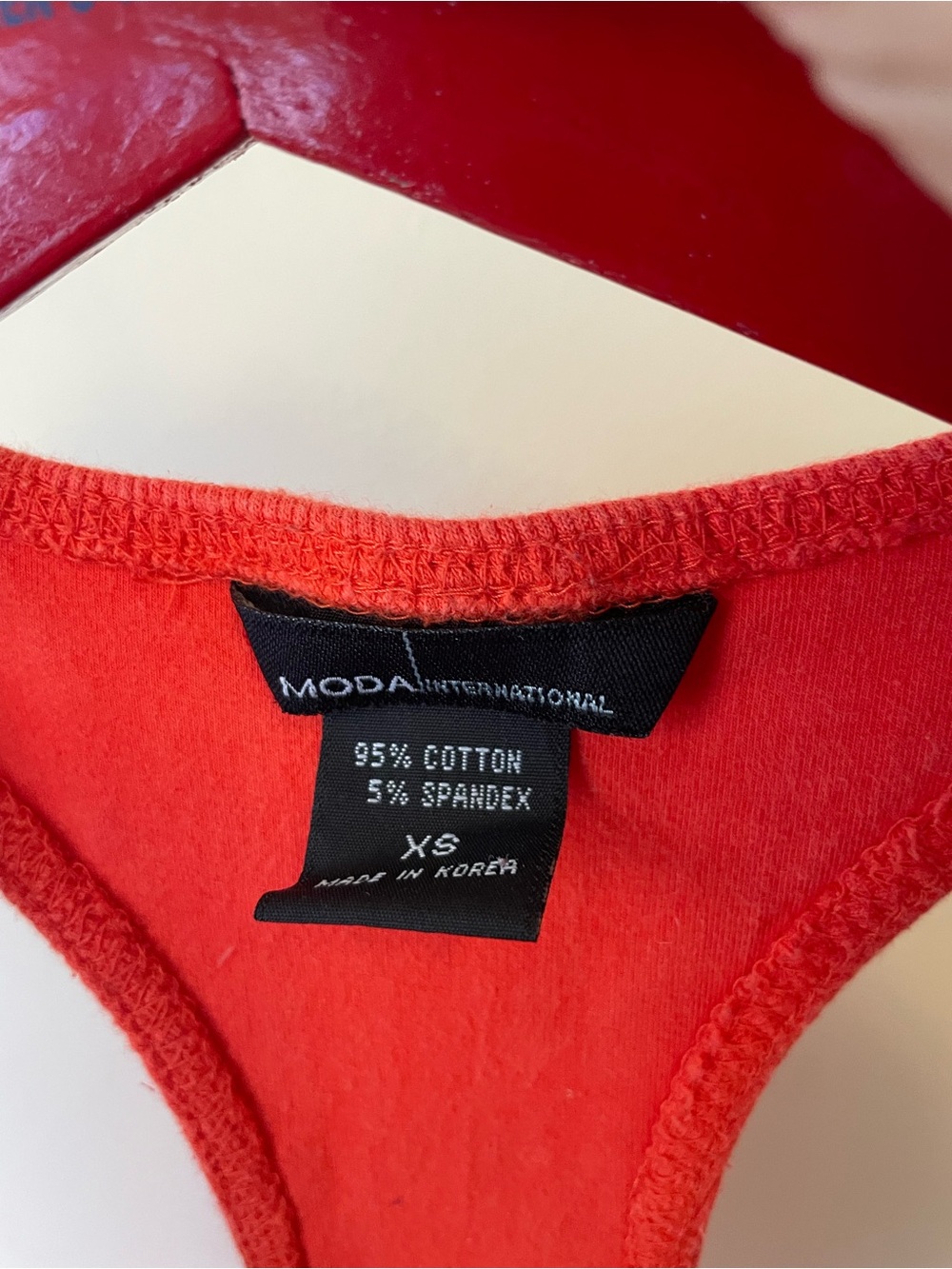 Moda international vintage Red V-Neck Ribbed Racerback Tank - Picture 3 of 4